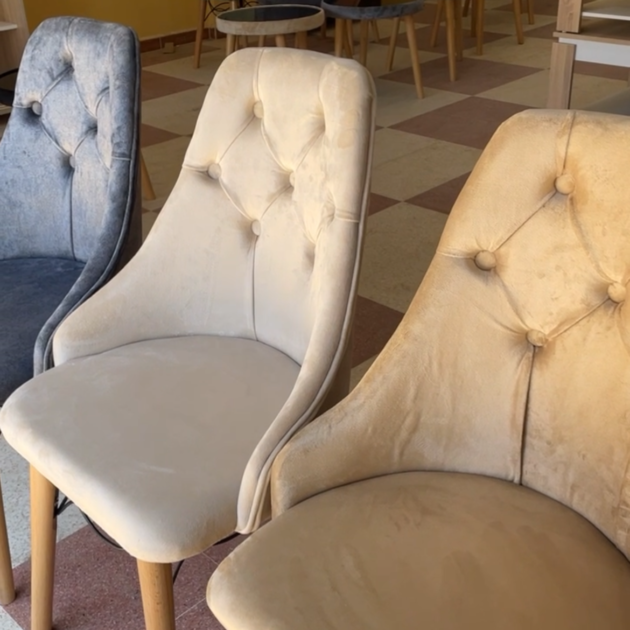Chaise capitonnée